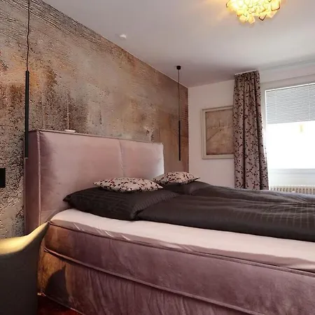 With 2 Bedrooms *